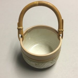 Ceramic pot with bamboo handle